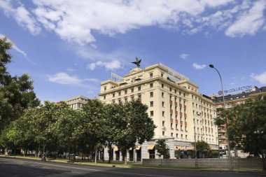 Madrid, İspanya-13 Ağustos 2025: Madrid 'deki Fenix Gran Melia Oteli heykeli