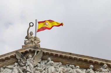 Madrid, İspanya - 13 Ağustos 2025: İspanya Ulusal Kütüphanesi 'nin ana cephesi