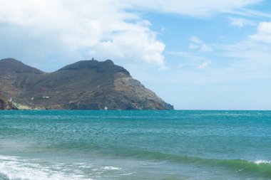 Almerya İspanya 'da plajı olan küçük bir kasaba. Tatilinizi geçirmek için rahatlatıcı bir yer.