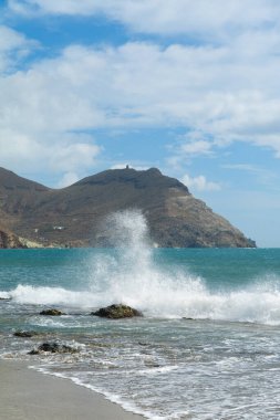 Almerya İspanya 'da plajı olan küçük bir kasaba. Tatilinizi geçirmek için rahatlatıcı bir yer.