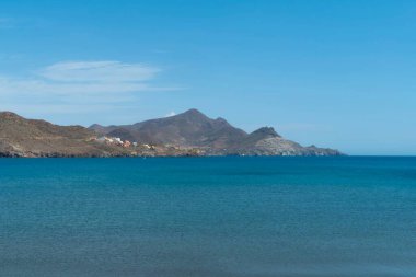 Almerya İspanya 'da plajı olan küçük bir kasaba. Tatilinizi geçirmek için rahatlatıcı bir yer.