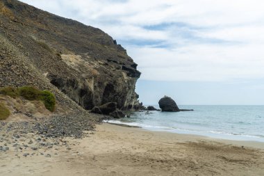 Almerya İspanya 'da plajı olan küçük bir kasaba. Tatilinizi geçirmek için rahatlatıcı bir yer.