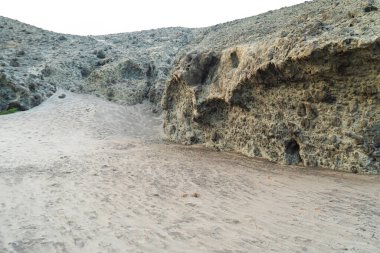 Almerya İspanya 'da plajı olan küçük bir kasaba. Tatilinizi geçirmek için rahatlatıcı bir yer.