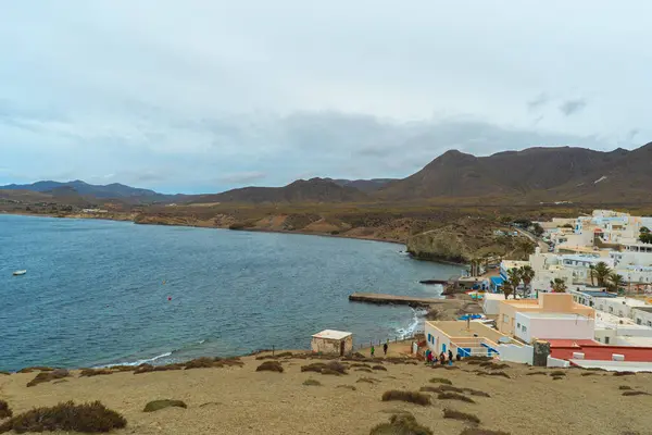 Almerya İspanya 'da plajı olan küçük bir kasaba. Tatilinizi geçirmek için rahatlatıcı bir yer.