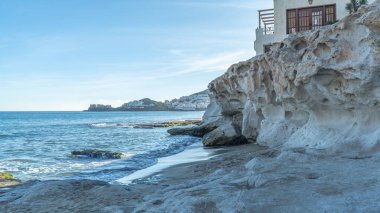 Almerya İspanya 'da plajı olan küçük bir kasaba. Tatilinizi geçirmek için rahatlatıcı bir yer.