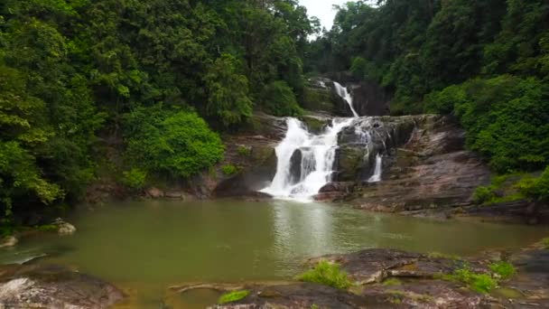 Aerial Drone Aberdeen Waterfall Mountain Gorge Tropical Jungle Sri Lanka — Vídeo de Stock