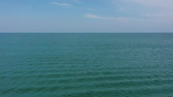 Aerial Seascape Marea Albastră Cerul Nori Zbor Peste Mare — Videoclip de stoc