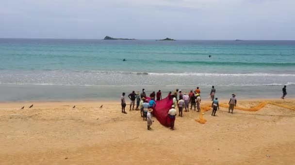 Sri Lanka August 2021 Aerial View Group Fishermen Pulling Nets — Video Stock