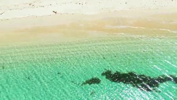 Морской Пейзаж Тропическим Песчаным Пляжем Голубым Океаном Pagudpud Ilocos Norte — стоковое видео
