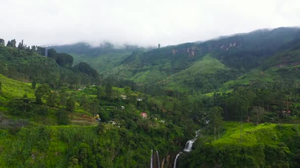 Aerial Drone Waterfall Tea Plantations Mountains Puna Ella Falls Sri — Vídeo de Stock