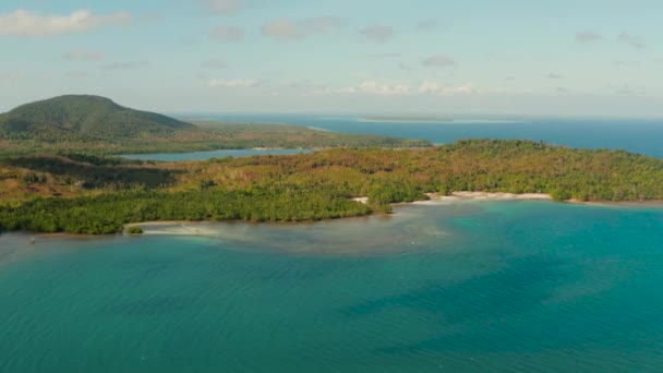 Tropický Ostrov Balabac Pokrytý Zeleným Deštným Pralesem Proti Modré Obloze — Stock video