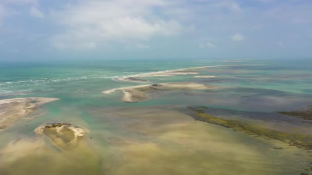 アダムズ橋として知られる低地の白い砂浜の島 スリランカのTalaimannar — ストック動画