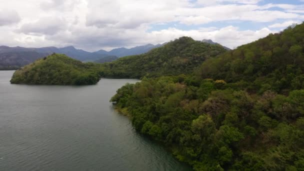 Aerial Drone Lake Mountains Covered Jungle Sri Lanka Victoria Randenigala — Stock video