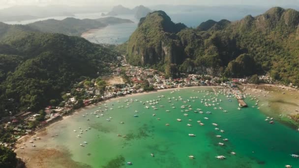 Mavi Gölü Turist Tekneleriyle Koydaki Hava Aracı Palawan Adasındaki Ünlü — Stok video