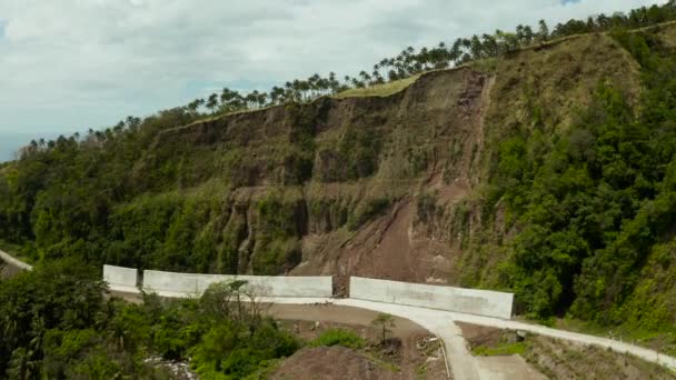 Barrière Béton Protectrice Pour Protéger Route Montagne Contre Les Glissements — Video