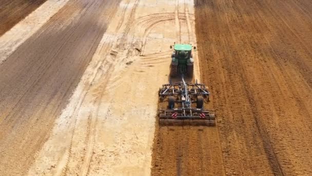 Tractor Harrow System Plowing Ground Cultivated Farm Field Pillar Dust — Stock video