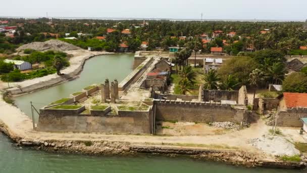 斯里兰卡马纳尔岛上葡萄牙古堡的空中景观 — 图库视频影像