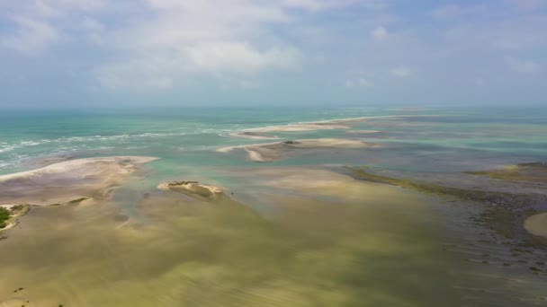 パンバン島 英語版 の間の天然石灰岩の浅瀬 インド沿岸沖のラムサーラム島 英語版 マナー島 英語版 とも呼ばれる — ストック動画