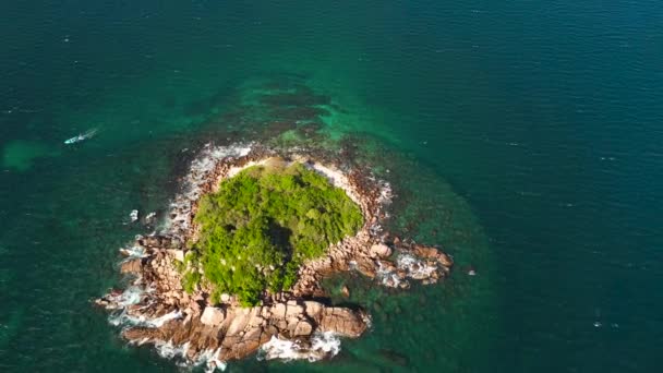 青い海の熱帯島の空中ビュー スリランカ — ストック動画