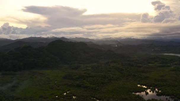 晚上的山地景观 高山上覆盖着森林 菲律宾吕宋岛 暑假和旅行假期的概念 — 图库视频影像
