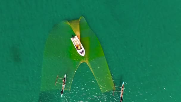 スリランカ 2021年8月25日 外洋の漁師は漁網で魚を捕る スリランカ — ストック動画