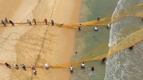 Sri Lanka August 2021 Fishermen Pulling Fishing Net Sea Fish — ストック動画