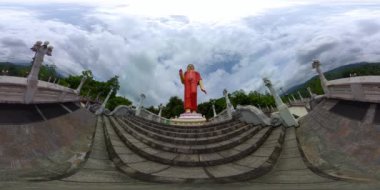 Ranawana Purana Rajamaha Viharaya.Kandy şehri, Sri Lanka 'daki Buda anıtı. 360 panorama VR
