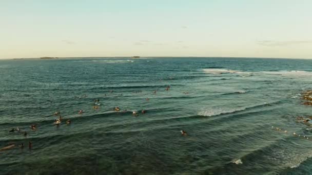 Popularne Miejsce Surfingowe Nazwie Chmura Wyspie Siargao Surferzy Falach Zachodzie — Wideo stockowe