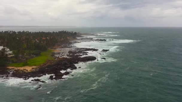 Rocky Coastline Beaches Ocean Waves Rolling Ashore Matara Sri Lanka — Stockvideo