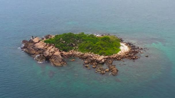 Aerial Drone Small Island Open Ocean Pigeon Island Sri Lanka — ストック動画
