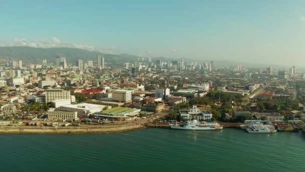 Cebu Város Top View Kikötő Kikötőben Teherhajók Egy Autópálya Autók — Stock videók
