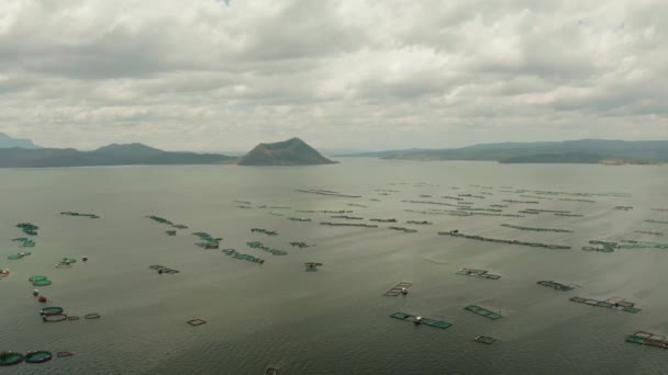 Jezioro Farmą Rybną Wulkanem Taal Wyspie Luzon Filipinach Aerial Drone — Wideo stockowe