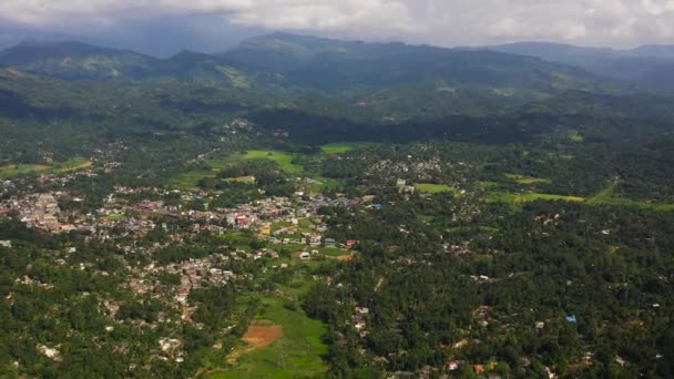 Top Uitzicht Stad Landbouwvelden Een Bergdal Tussen Bergen Gampola Town — Stockvideo