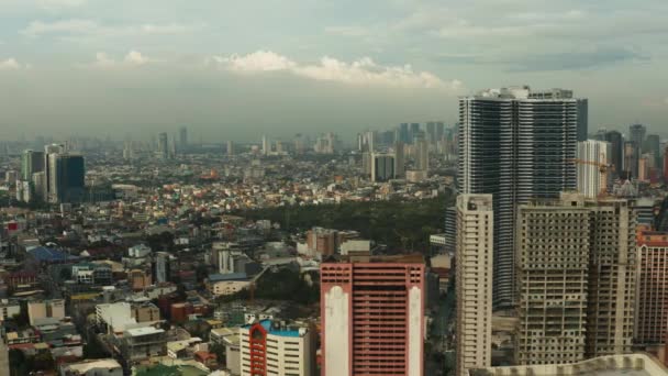 Ciudad Makati Centro Negocios Manila Metrópolis Asiática Con Vista Rascacielos — Vídeo de stock