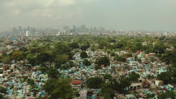 Letecký Pohled Panorama Severního Hřbitova Manila Mrakodrapy Obchodními Centry Velkém — Stock video