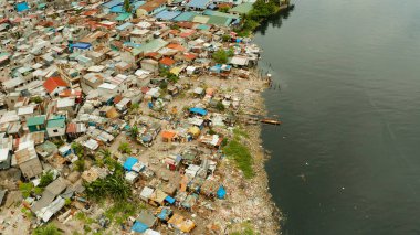 Gecekondu mahallesi ve fakir Manila bölgesi, Filipinler.