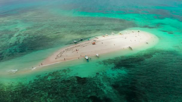 Піщаний Бар Тропічний Острів Ясних Бірюзових Водах Лагуни Атол Кораловим — стокове відео