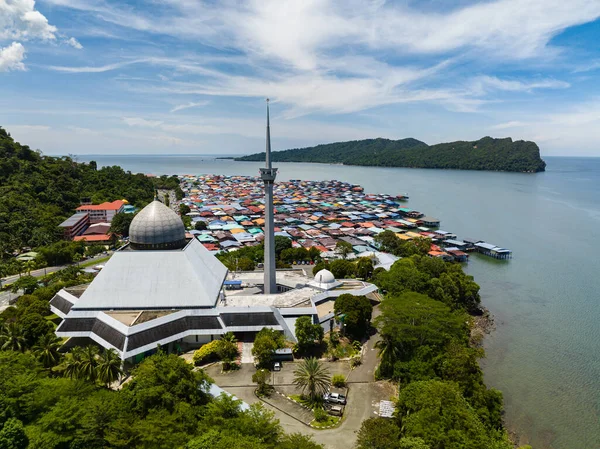 Sandakan Şehrinin Sularındaki Cami Köy Sabah Borneo Malezya — Stok fotoğraf