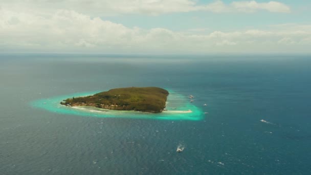 Маленький Тропічний Острів Сумілон Пляжем Піщаний Батончик Філіппіни Літо Подорожі — стокове відео