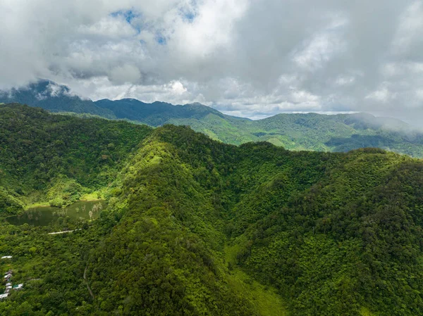 Vista Aérea Montañas Colinas Con Bosque Verde Nubes Negros Filipinas — Foto de Stock