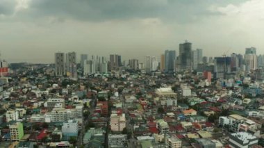 Makati şehri, Manila 'nın iş merkezi. Gökdelen manzaralı Asya metropolü. Seyahat tatili kavramı.