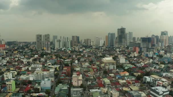 마닐라의 중심지인 건물들 위에서 내려다 보이는 아시아 — 비디오