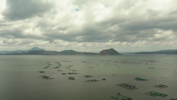 Озеро Таал Вулканом Рибою Виходить Рибну Ферму Згори Лусон Філіппіни — стокове відео