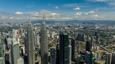 Kuala Lumpur, Malezya - 11 Eylül 2022: Kuala Lumpur, Malezya 'nın başkenti. Petronas ikiz kuleleri.