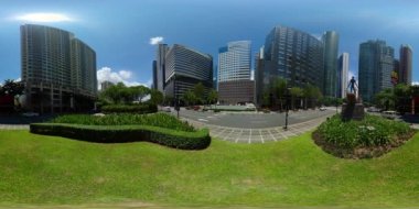 5 Ocak 2020: A Manila: Filipinler 'in başkenti Manila şehri. Modern metropol. Şehir merkezindeki modern binalar. Bonifacio Global Şehri. Seyahat tatili konsepti. 360VR Video.