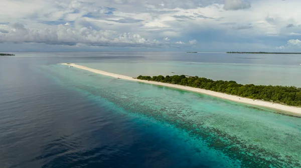 Stock image Tropical sandy beach and blue sea. Timba Timba islet. Tun Sakaran Marine Park. Borneo, Sabah, Malaysia.