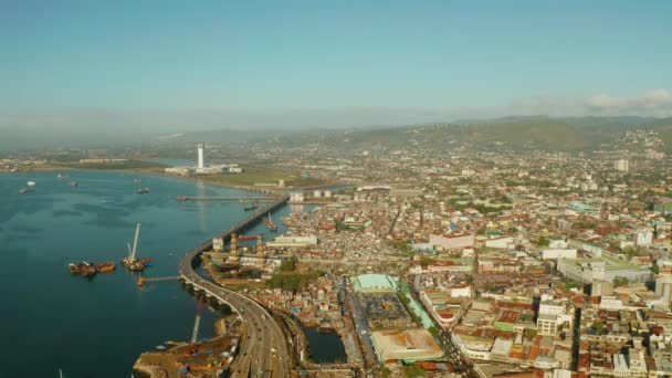 Вигляд Міста Себу Вершину Порт Гавані Вантажних Суднах Шосе Автомобілями — стокове відео