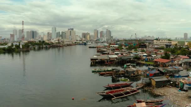 Nyomornegyedek Területén Manila Felhőkarcolók Üzleti Épületek Top View Modern Épületek — Stock videók