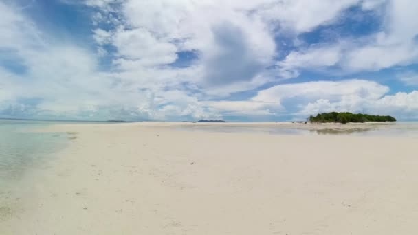 Zeegezicht Met Tropisch Zandstrand Blauwe Oceaan Maleisië Mataking Eiland — Stockvideo