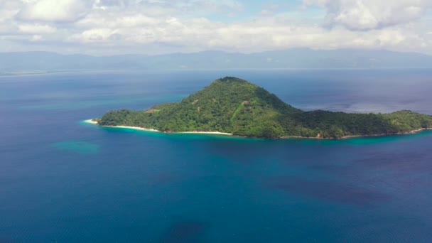 Τροπικό Νησί Και Γαλάζια Θάλασσα Εναέρια Θέα Νήσος Ατουλάν Camarines — Αρχείο Βίντεο